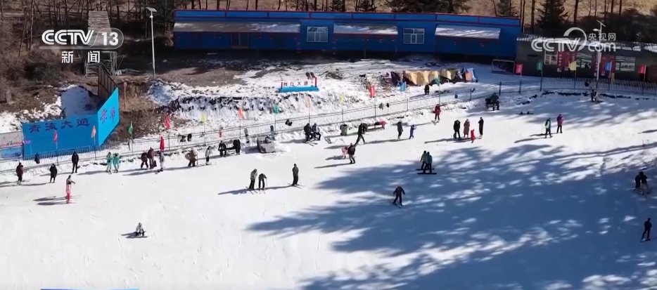 超级冰滑梯、林海围炉……解锁新体验！特色冰雪活动拉满冬日文旅期待值