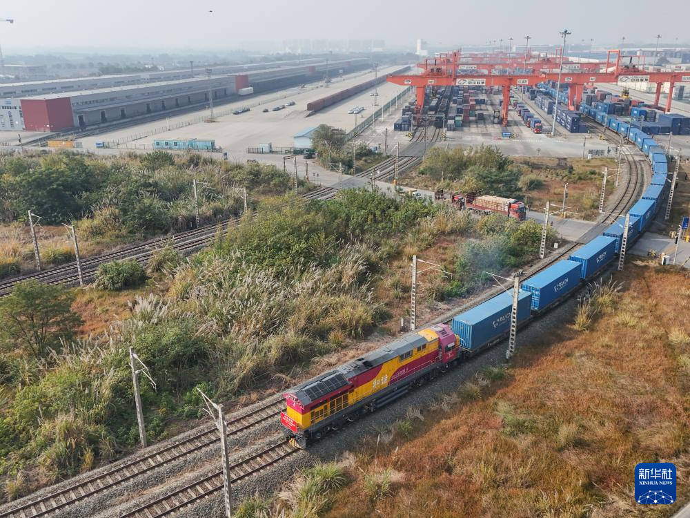中欧班列累计开行突破120000列