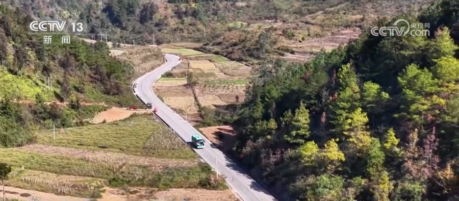 “公交带货”激发乡村物流活力 打通快递进村“最后一公里”