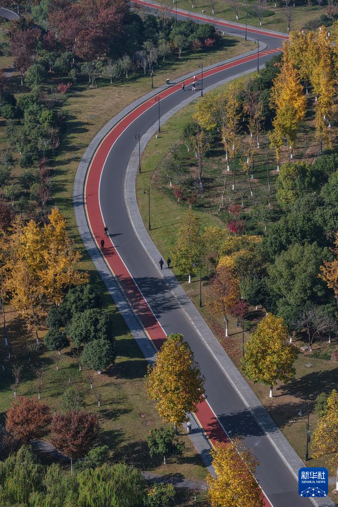 浙江绍兴:湖泊公园引客来