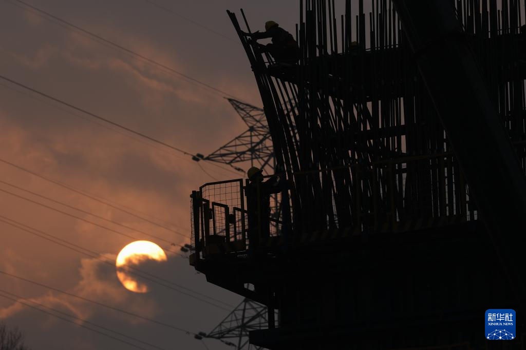 浙江：甬舟铁路富翅门公铁两用大桥建设正酣