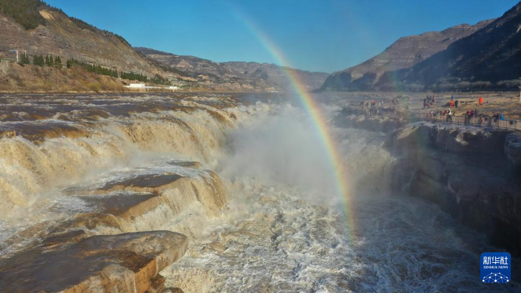 黄河壶口瀑布出现“双彩虹”