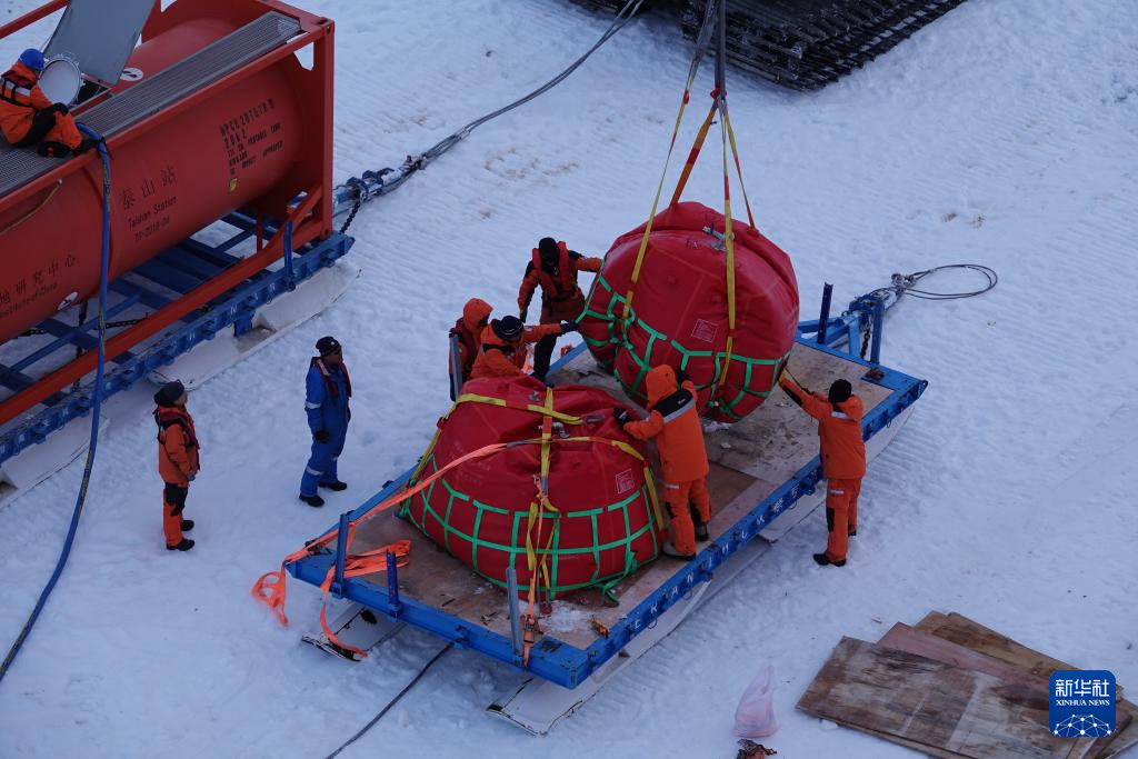 第42次南极考察丨“雪龙2”号首次参与中山站燃油补给