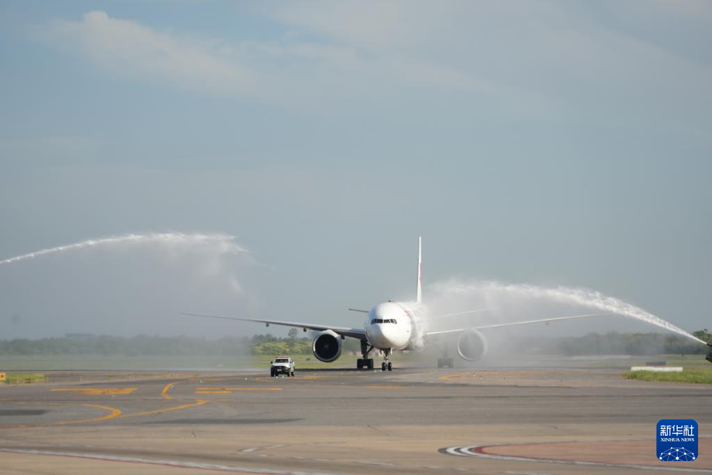 中国与阿根廷首条直航航线开通