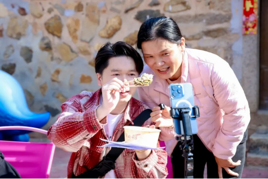 “大厦之门 e鹭向新”2025网络全媒体厦门行举办 “大厦之门 e鹭向新”2025网络全媒体厦门行举办