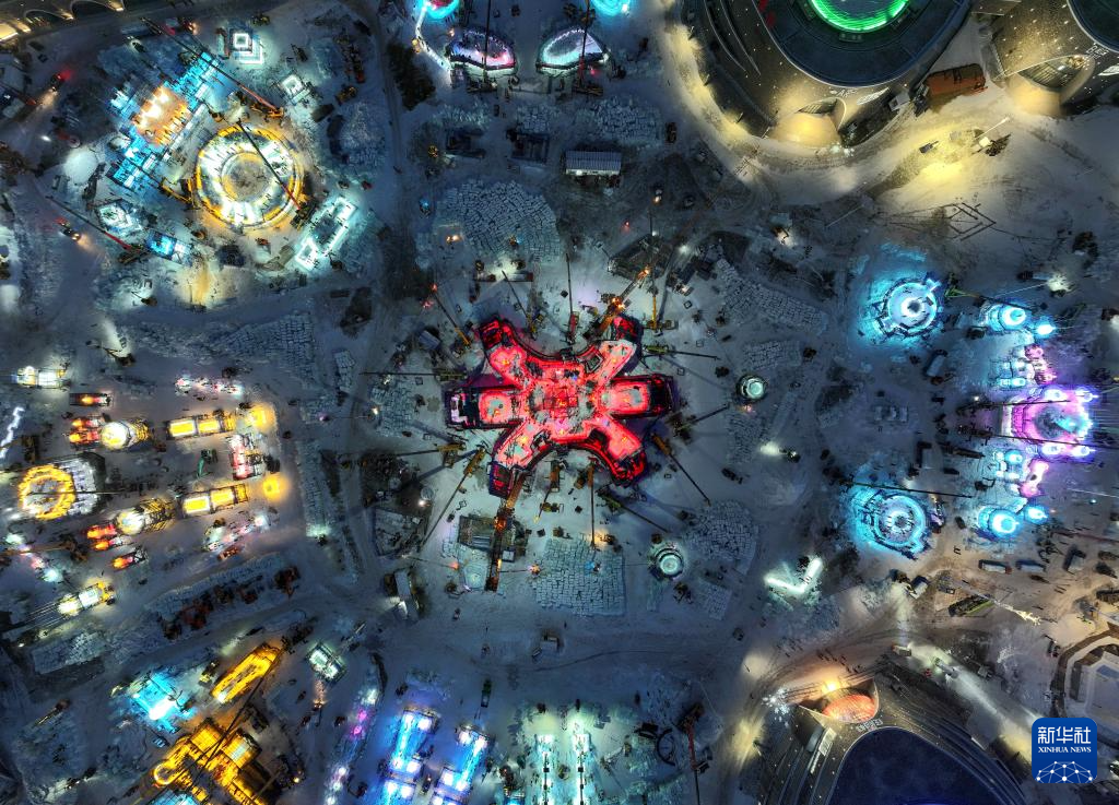 哈尔滨冰雪大世界冰建施工火热开展