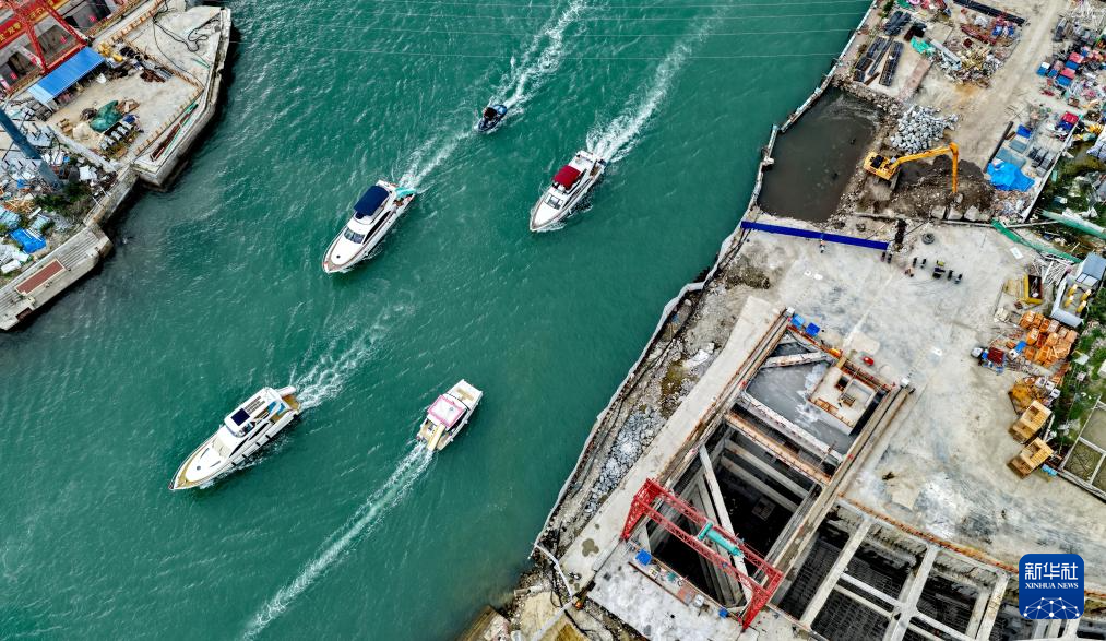 海南三亚首个水下隧道顺利完成海底首次贯通
