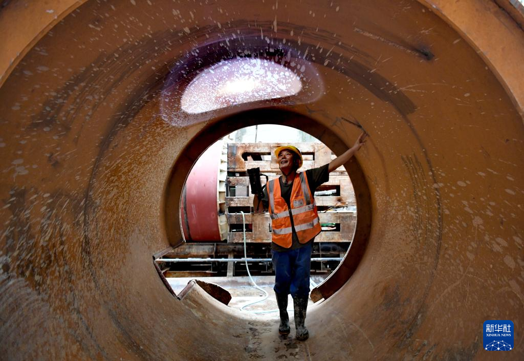 海南三亚首个水下隧道顺利完成海底首次贯通