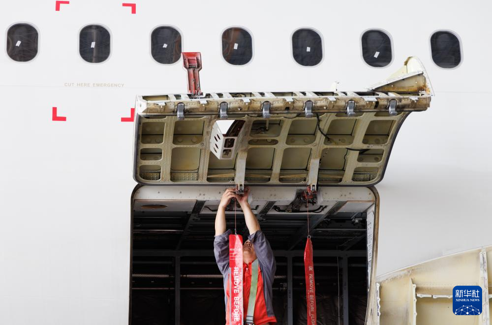 海口:走进自贸港飞机维修“4S店”