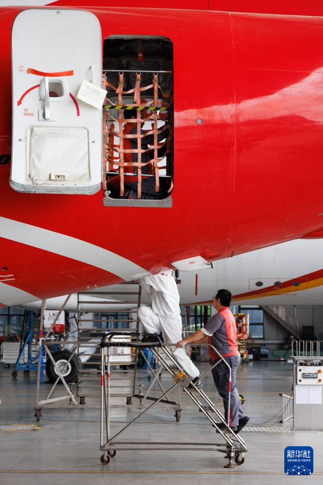 海口:走进自贸港飞机维修“4S店”