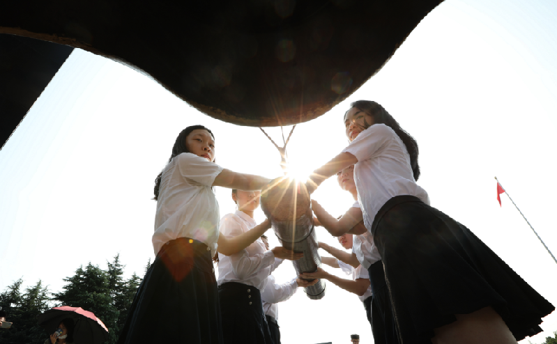 【我是历史记忆传承人】蒋薇:历史不该是遥远的故事,而是刻在骨血里的警示 【我是历史记忆传承人】蒋薇:历史不该是遥远的故事,而是刻在骨血里的警示