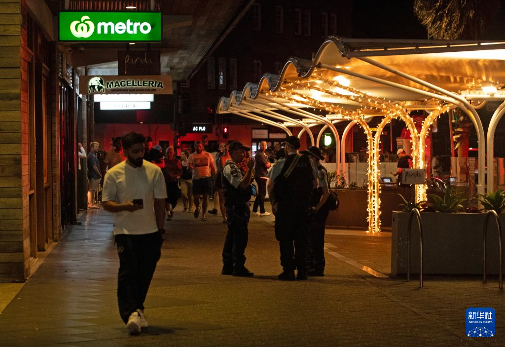 澳大利亚悉尼邦迪滩枪击事件已致12人死亡 被定为恐怖袭击