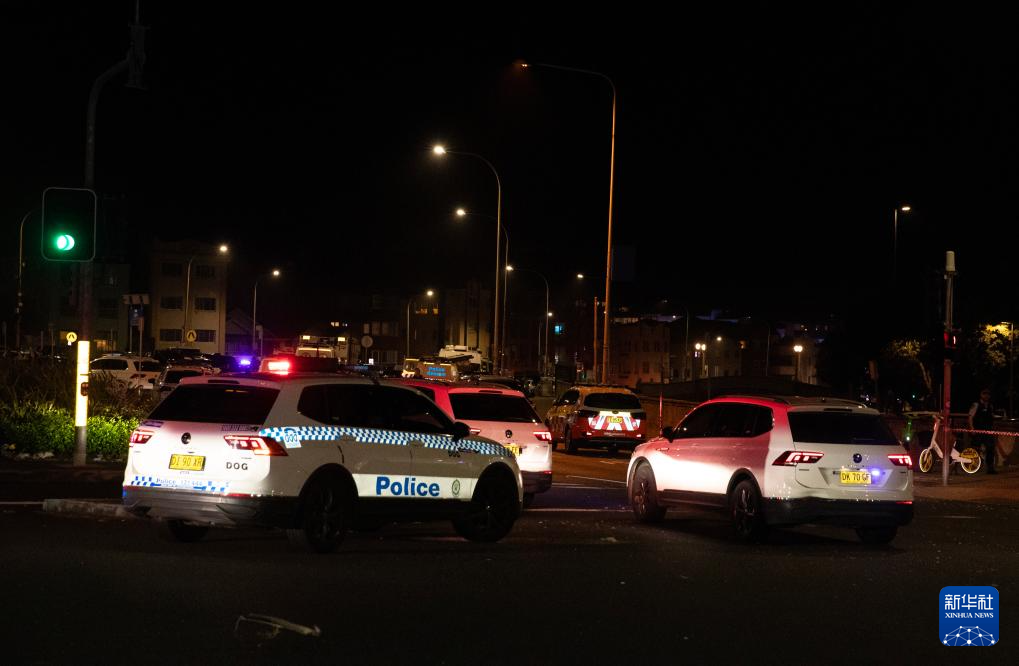 澳大利亚悉尼邦迪滩枪击事件已致12人死亡 被定为恐怖袭击