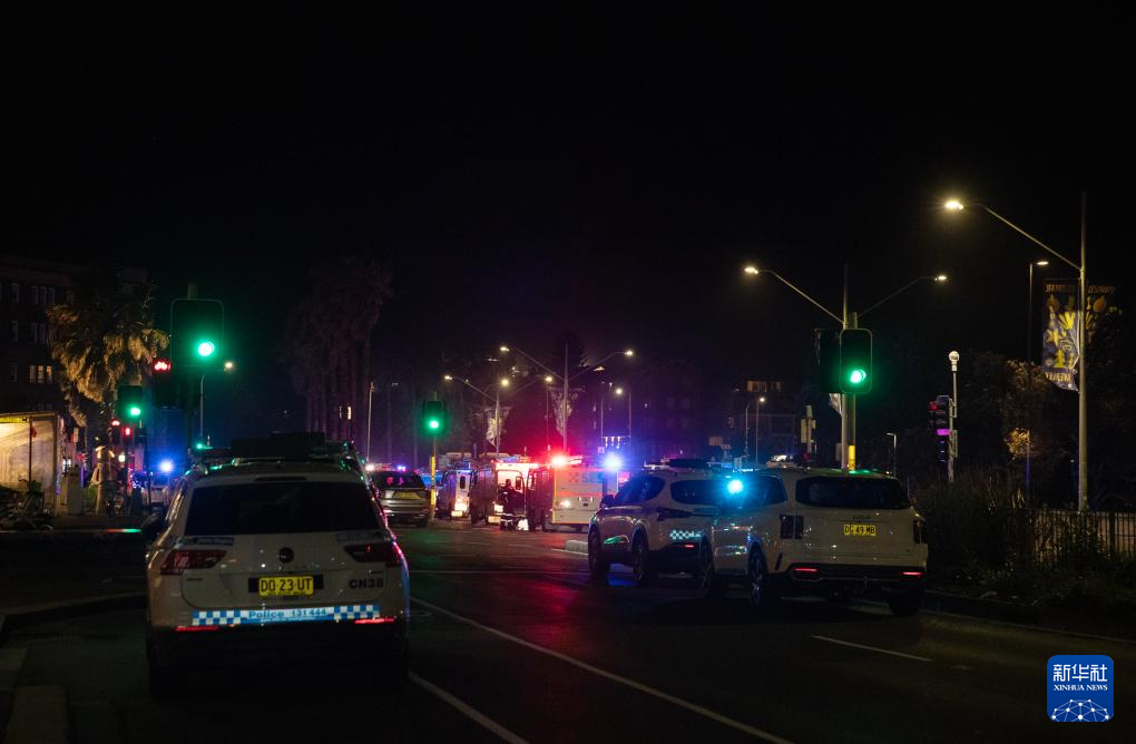 澳大利亚悉尼邦迪滩枪击事件已致12人死亡 被定为恐怖袭击