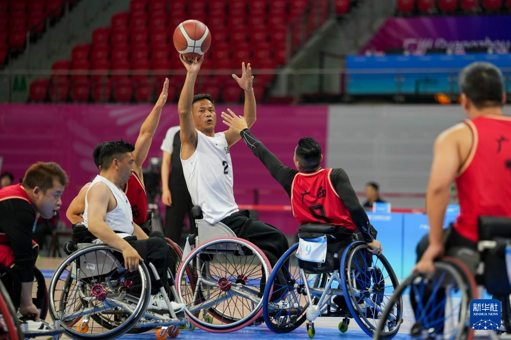 有爱无碍 暖心守护轮椅上的热爱