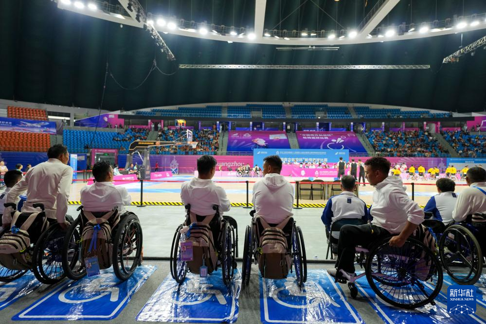 有爱无碍 暖心守护轮椅上的热爱