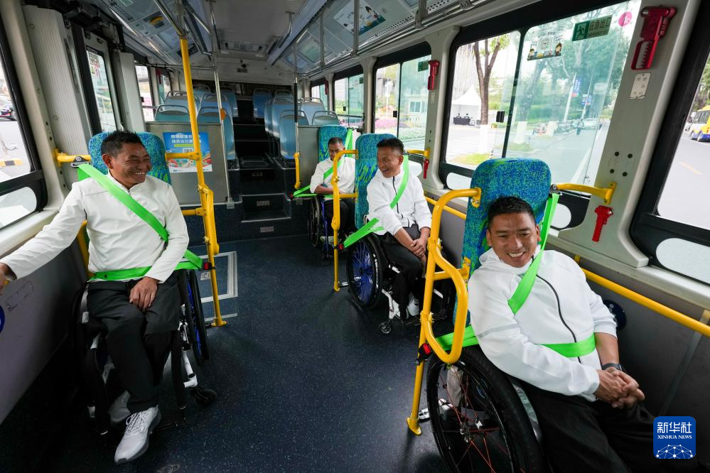 有爱无碍 暖心守护轮椅上的热爱