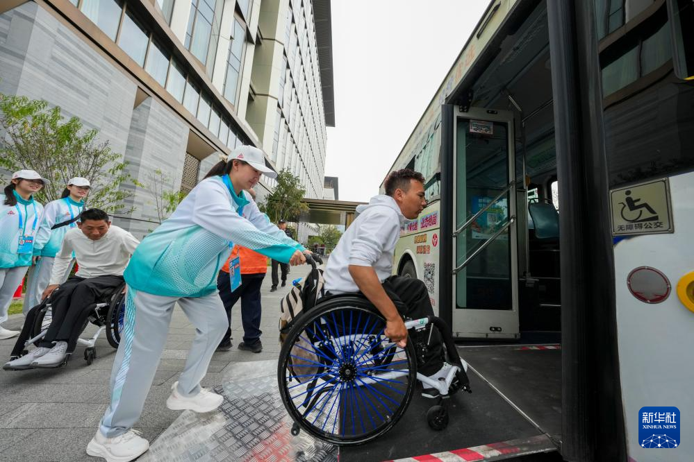 有爱无碍 暖心守护轮椅上的热爱