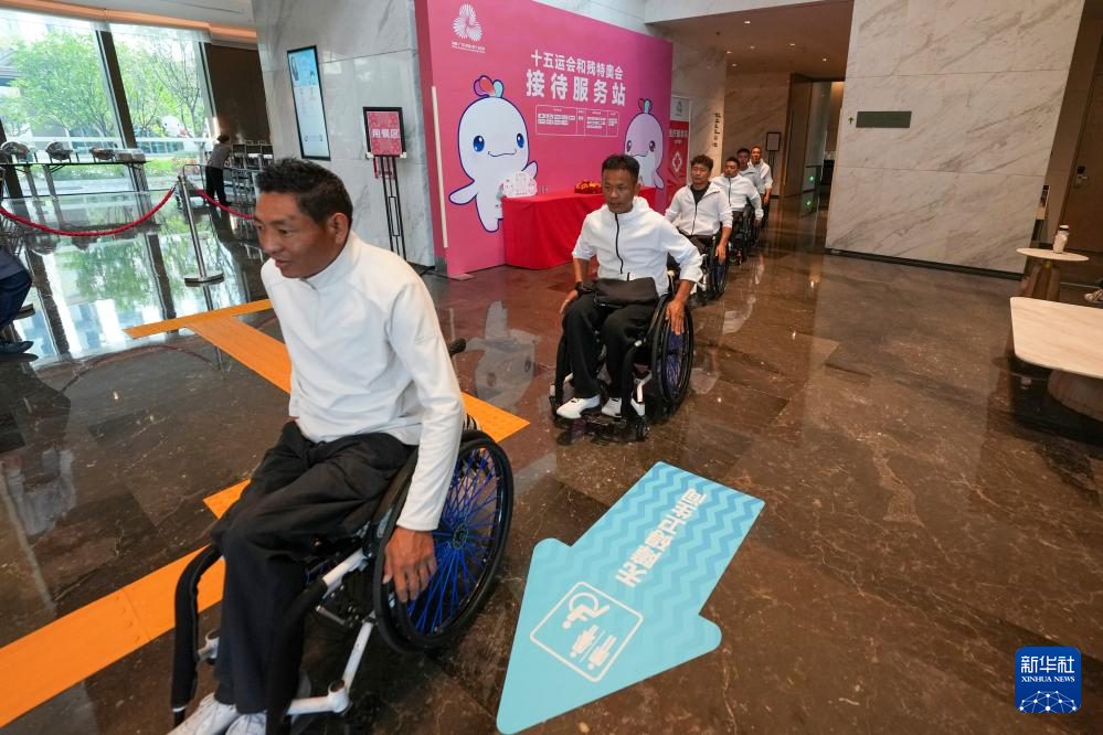 有爱无碍 暖心守护轮椅上的热爱