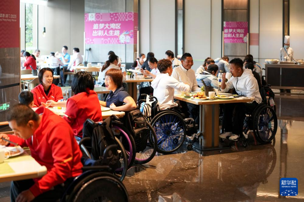 有爱无碍 暖心守护轮椅上的热爱