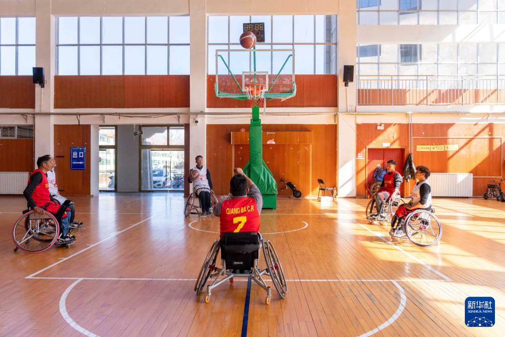 有爱无碍 暖心守护轮椅上的热爱