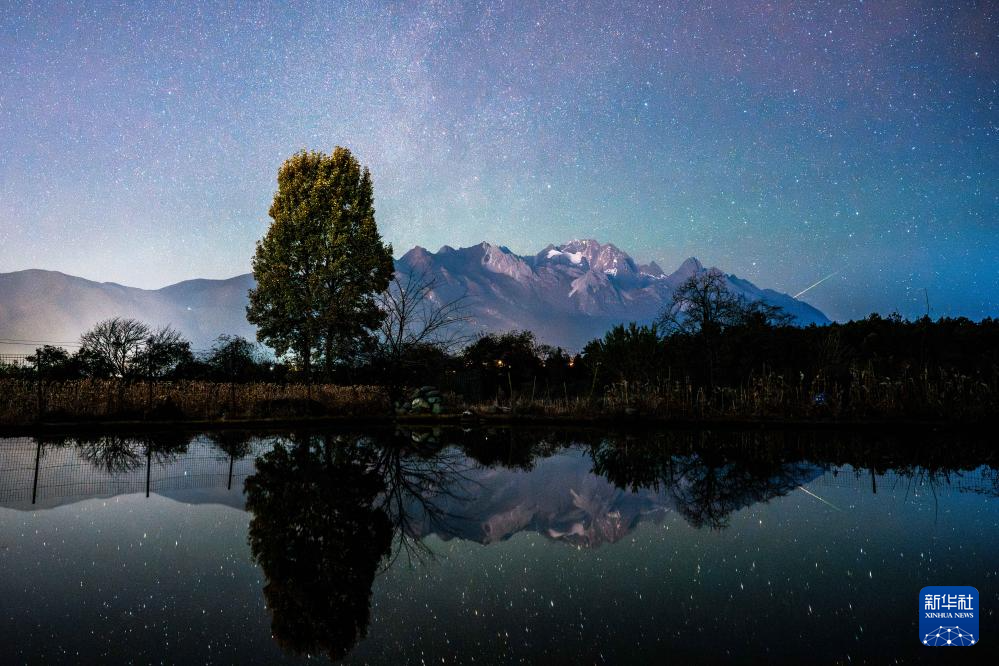 双子座流星雨闪耀夜空