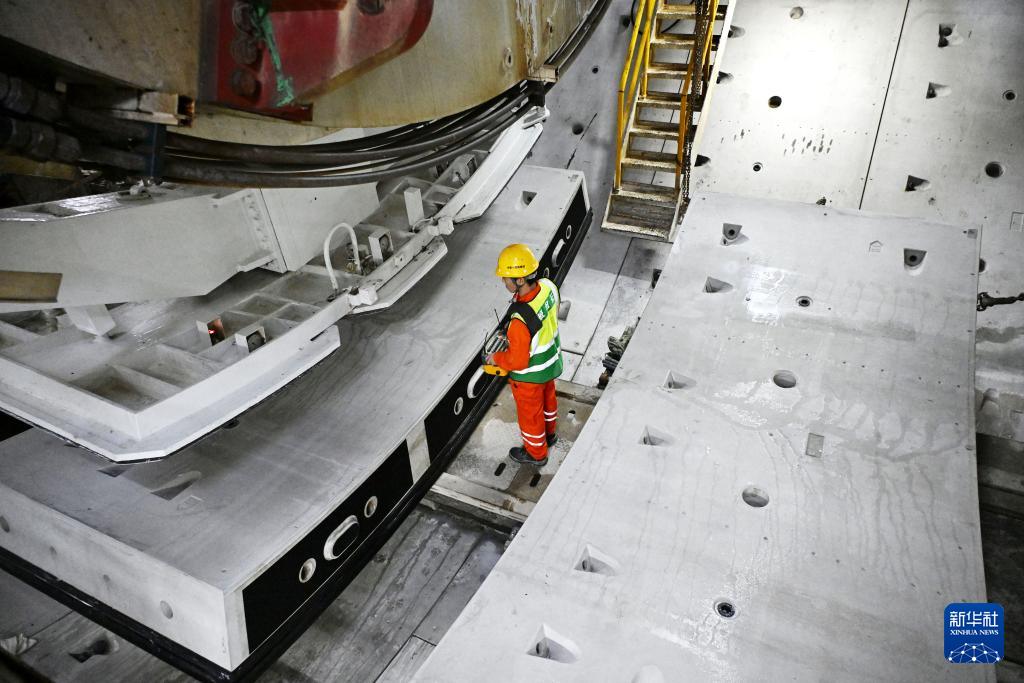 青岛胶州湾第二隧道盾构掘进突破3000米