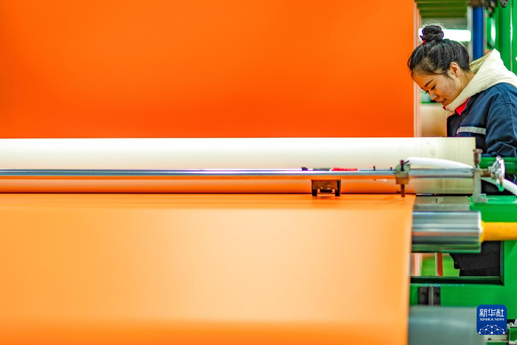 广元地板出川 铺进中亚万家