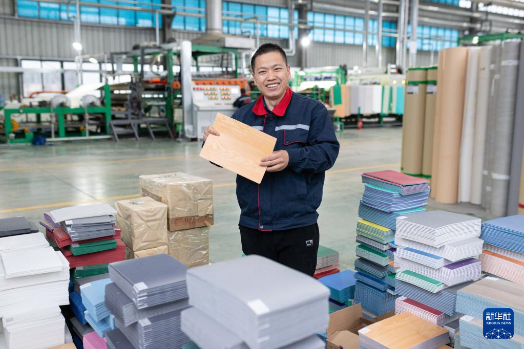 广元地板出川 铺进中亚万家