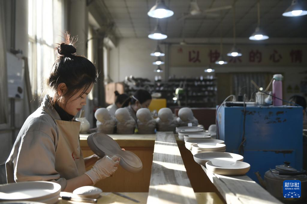 河北曲阳:定瓷窑火焕新机