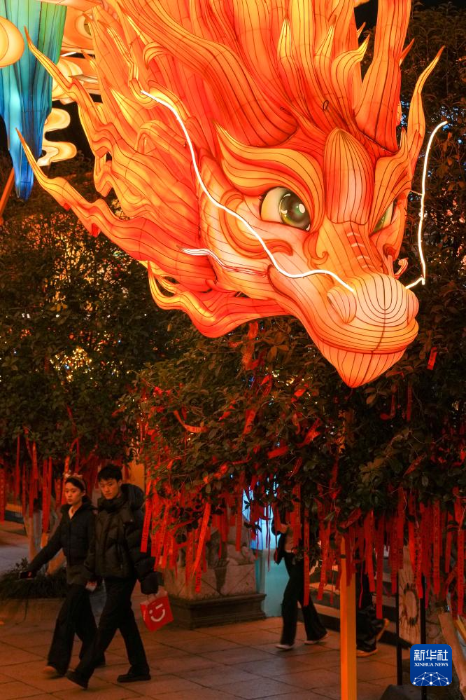 江苏南京:灯彩亮 迎新年