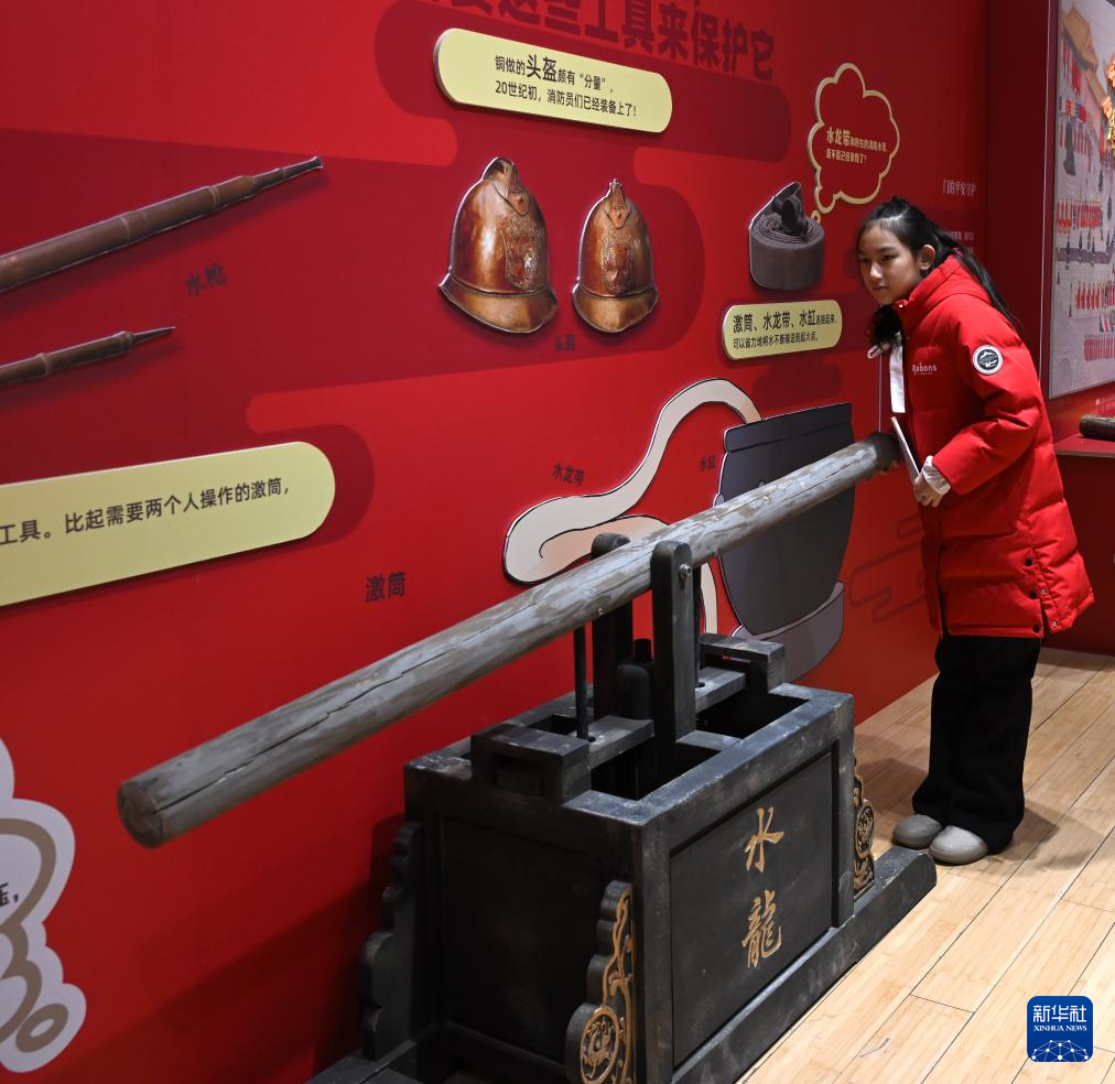 在故宫“听色彩讲故事”