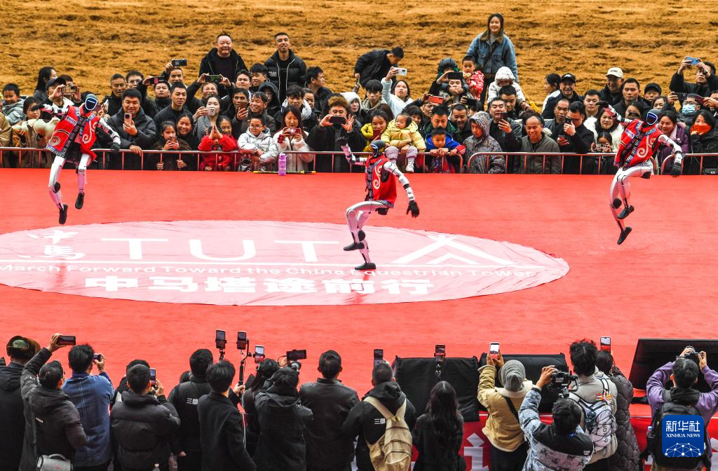 贵州“村马”迎元旦