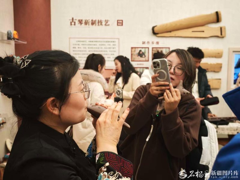 热雪新疆e起来·一路开“新”丨网络名人打卡克拉玛依 见证非遗技艺“活”起来