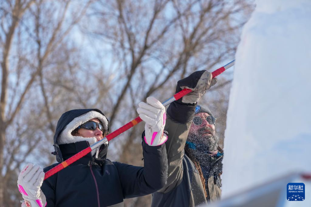 第28届中国·哈尔滨国际雪雕比赛开铲