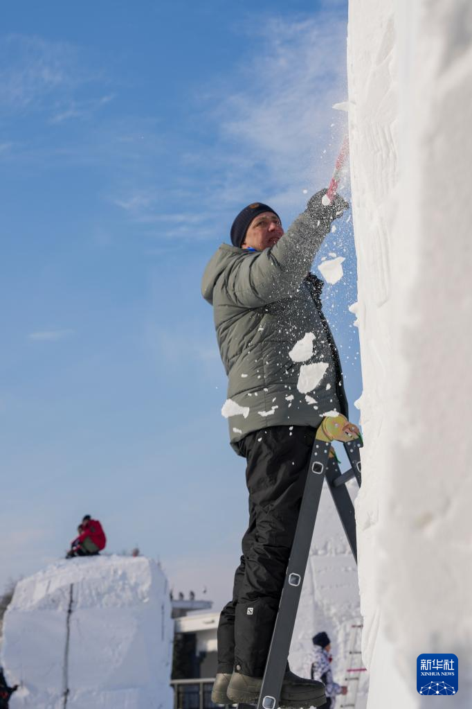 第28届中国·哈尔滨国际雪雕比赛开铲