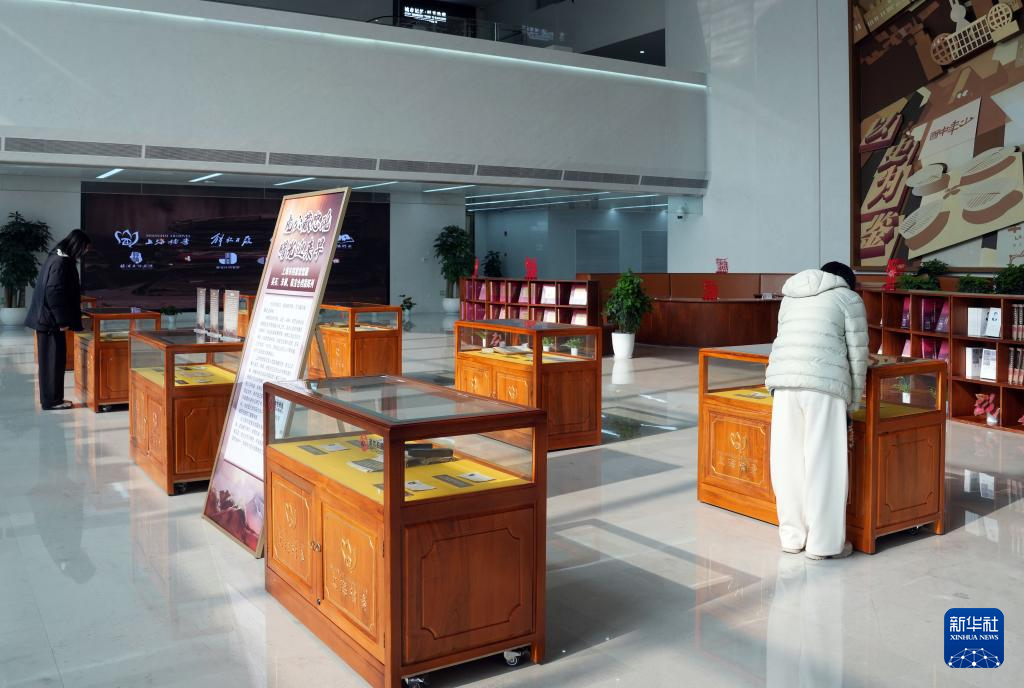 上海市档案馆展出隐蔽战线工作者红色珍档