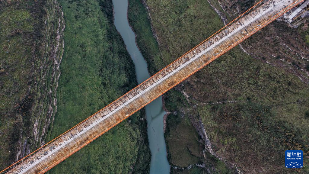 安盘高速天门特大桥主体工程完工