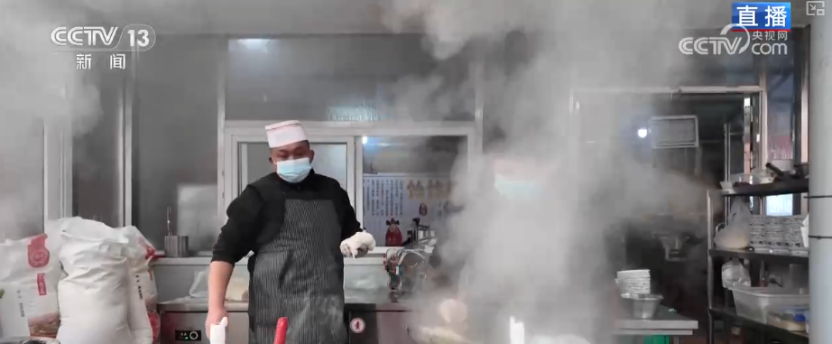 “菜篮子”“果盘子”量足价稳物丰 吃出人气“挤”出财气添彩火热“年经济”