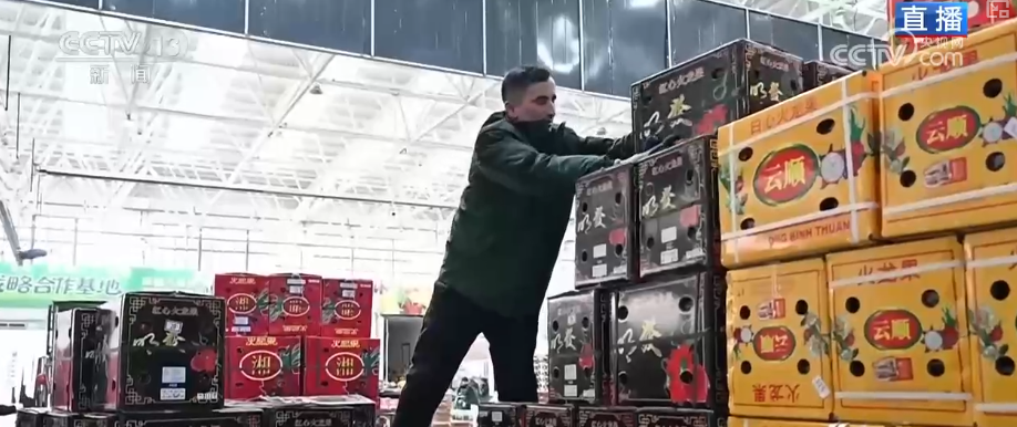 “菜篮子”“果盘子”量足价稳物丰 吃出人气“挤”出财气添彩火热“年经济”