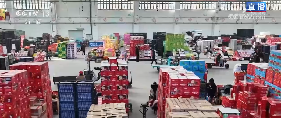 “菜篮子”“果盘子”量足价稳物丰 吃出人气“挤”出财气添彩火热“年经济”