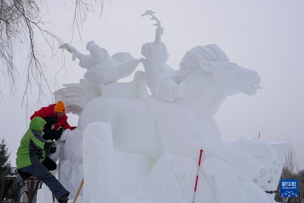 哈尔滨国际雪雕比赛:“三九”天 露芳容