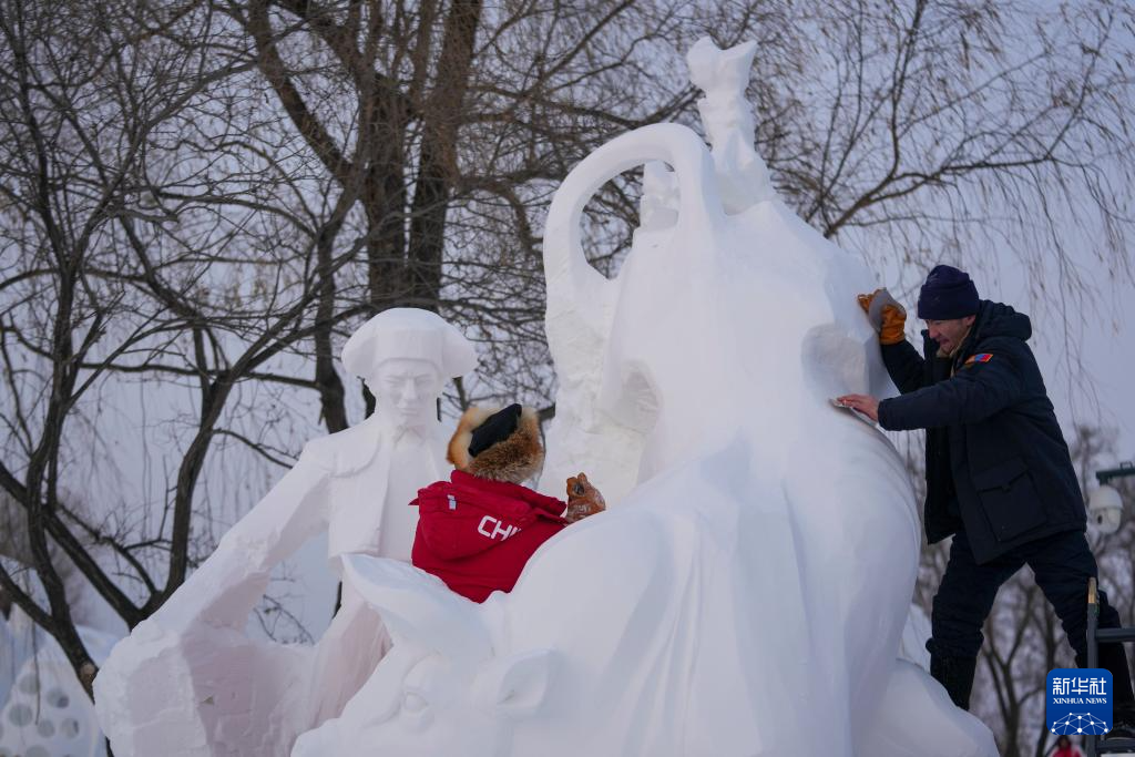 哈尔滨国际雪雕比赛:“三九”天 露芳容