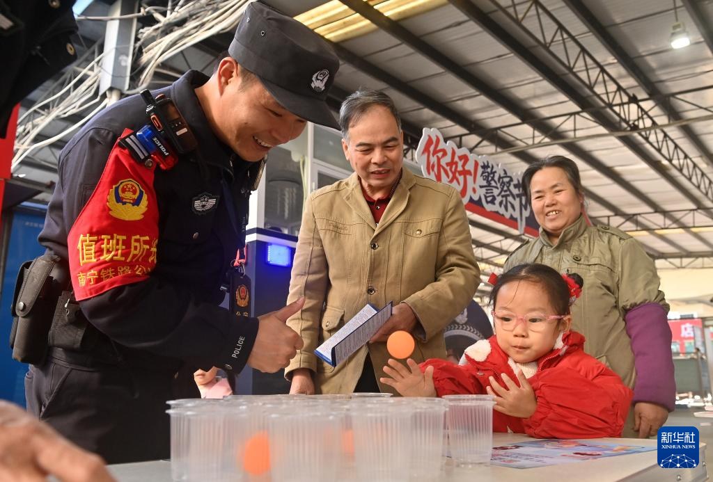 警民互动迎接警察节