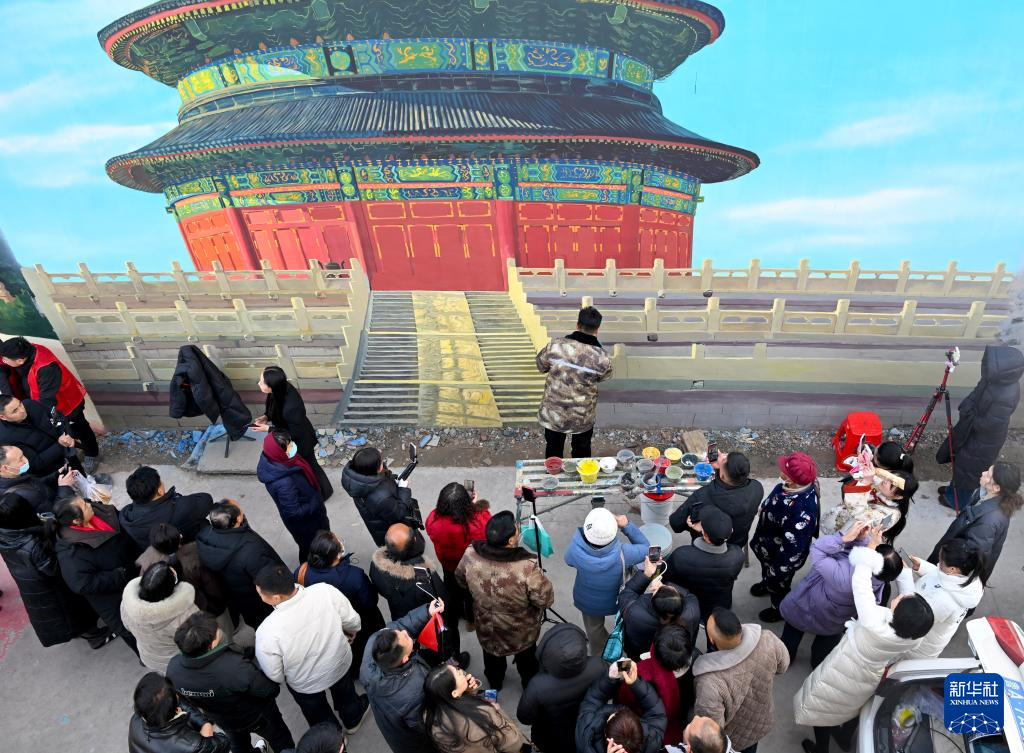 一支画笔 勾勒出乡村百姓的“诗与远方”