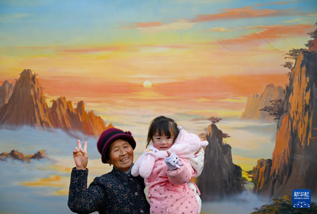 一支画笔 勾勒出乡村百姓的“诗与远方”