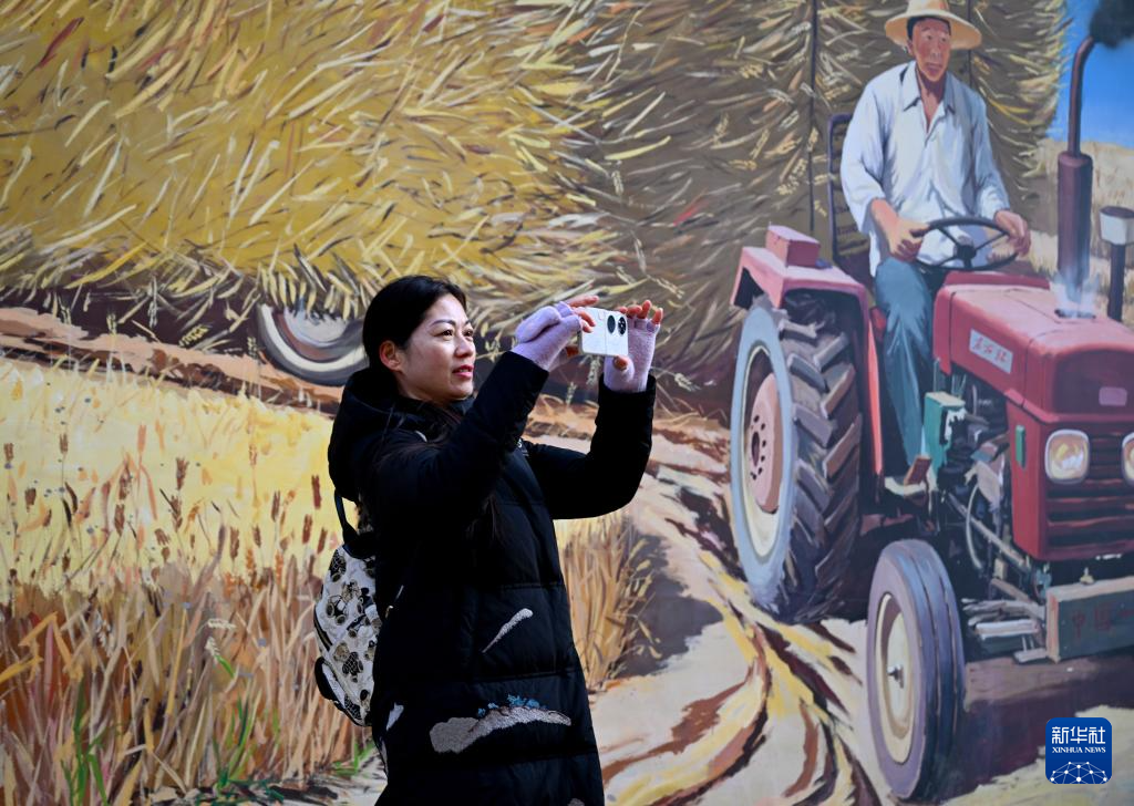 一支画笔 勾勒出乡村百姓的“诗与远方”