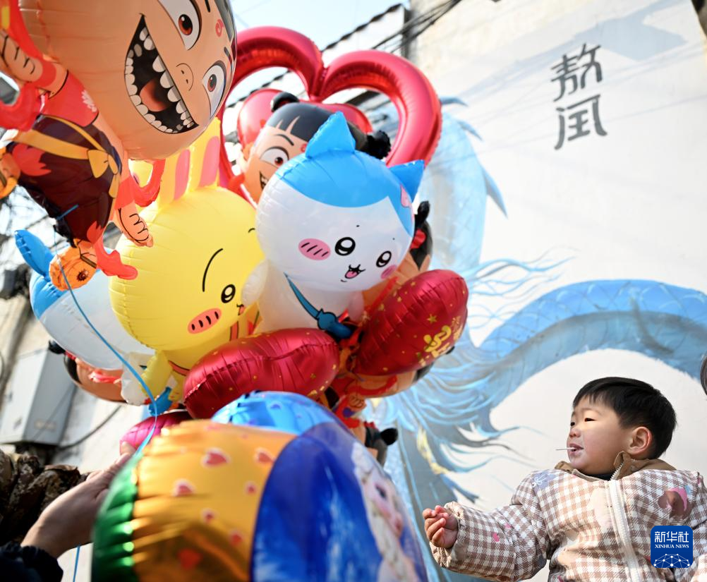 一支画笔 勾勒出乡村百姓的“诗与远方”