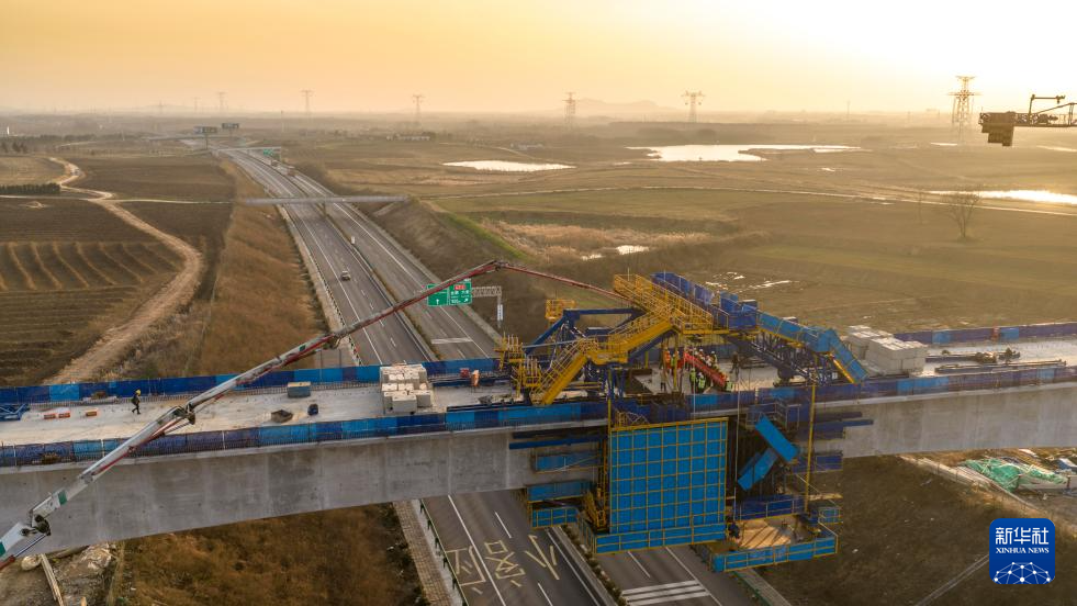 合武高铁庐安特大桥跨德上高速连续梁合龙