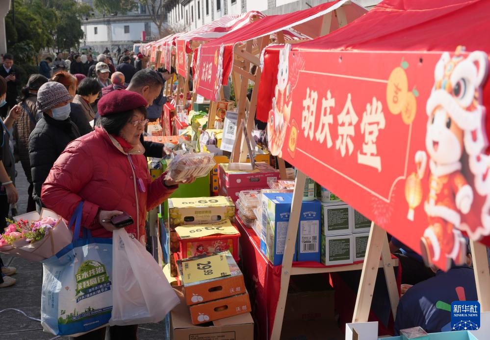 杭州:暖冬集市 暖心服务